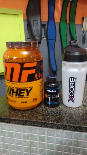 Kit Whey concentrada + bcaa ( brinde coqueteleira)