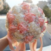 Buquê Rosas com Broches