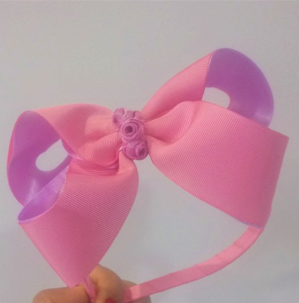 Tiara encapada com laço gorgurão e rococó