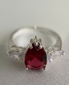 Anel com pedra vermelha