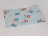 papel-de-parede-com-fundo-azul-claro-e-detalhes branco-e-tons-de-azul-marrom-e-amarelo-MODELO 01