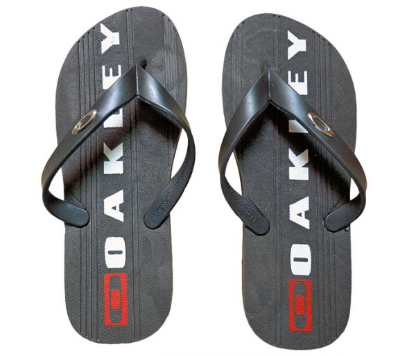 Chinelo Oakley Preto