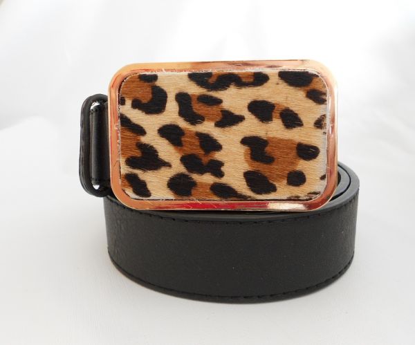 Cinto preto com fivela de pelo com onça- Ref 32