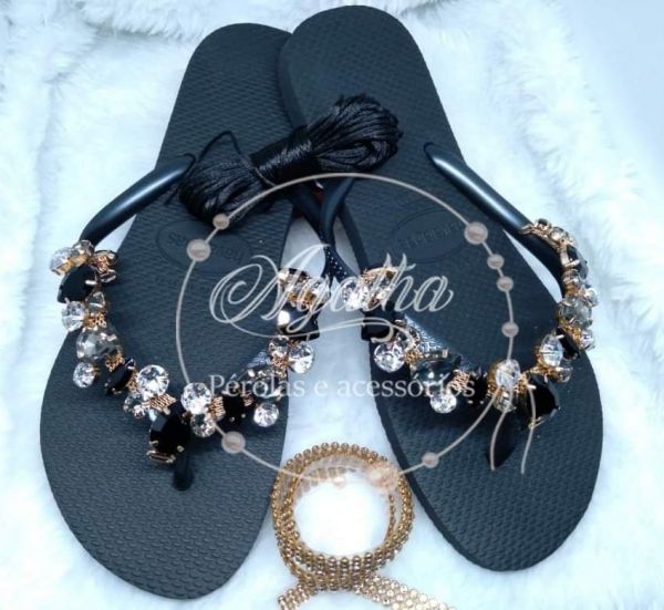 Cristais Similar Preto C/ Havaianas Slim