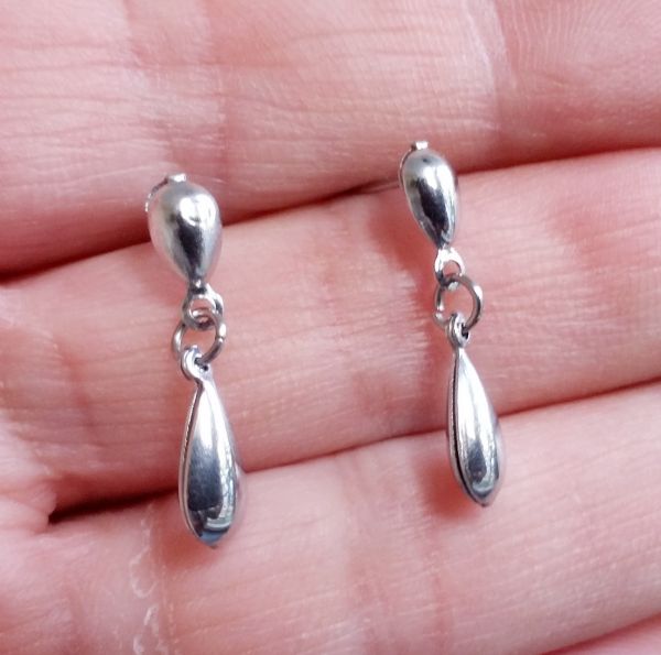 Brinco de aço inox gotinhas