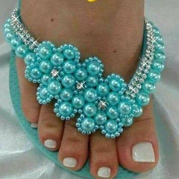 HAVAIANAS DECORADAS COM  PÉROLAS