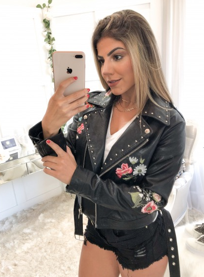 JAQUETA LARISSA COURO ECO DELUXE COM TACHAS E BORDADA