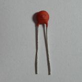 capacitor cerâmico 47pF x 50V