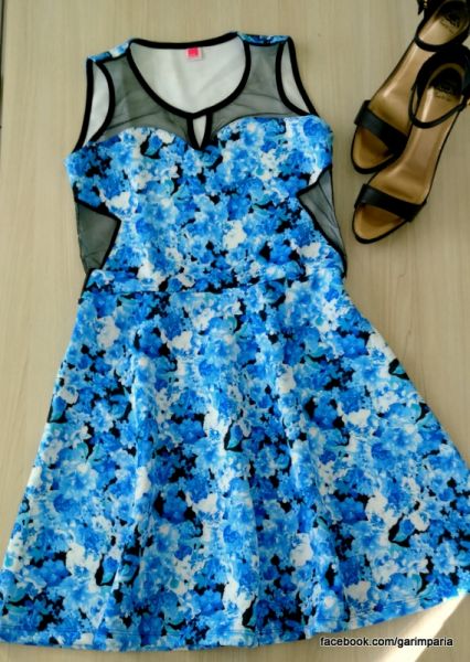 Vestido floral com tule