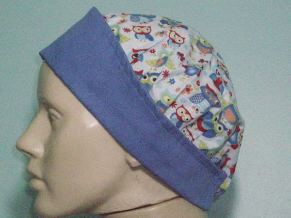 Toca cirúrgica modelo unissexy em tecido tricoline - com elástico.