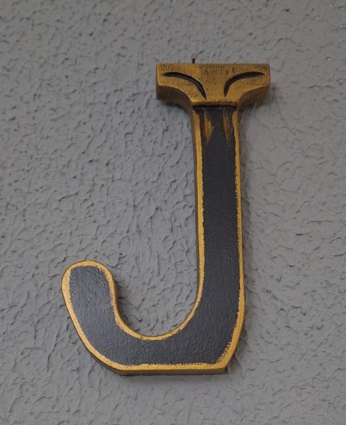 Letras B e J para colunas