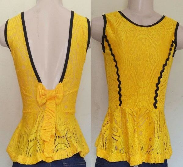 BLUSA DE RENDA COM LAÇO NAS COSTAS