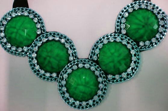 Maxi colar bordado em feltro - 0025