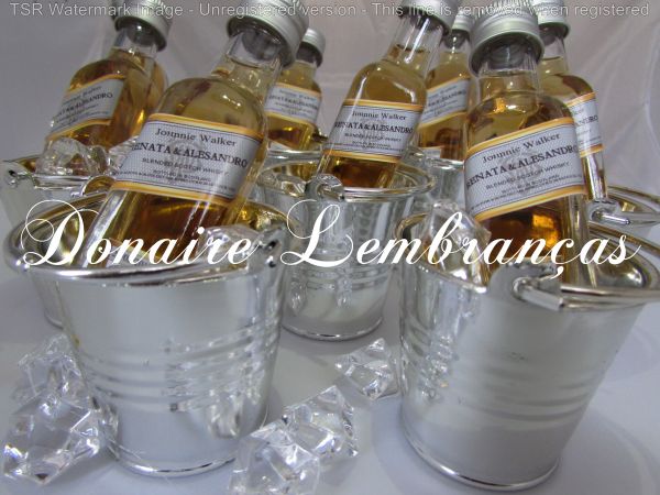 Kit Mini Whisky Personalizado com balde e pedrinhas de acrílico que imitam gelo