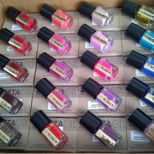 * Kit Esmaltes Preta Gil C/20 cores