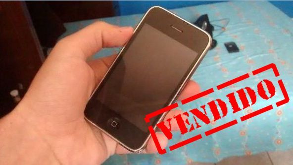 Iphone 3 + Carregador/Rádio/Som
