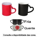 Caneca mágica vermelha alça coração