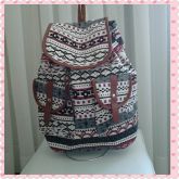 mochila com estampa etnica