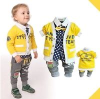 Conjunto calça,jacketa e camisa