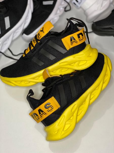 Adidas Yeezy Lançamento