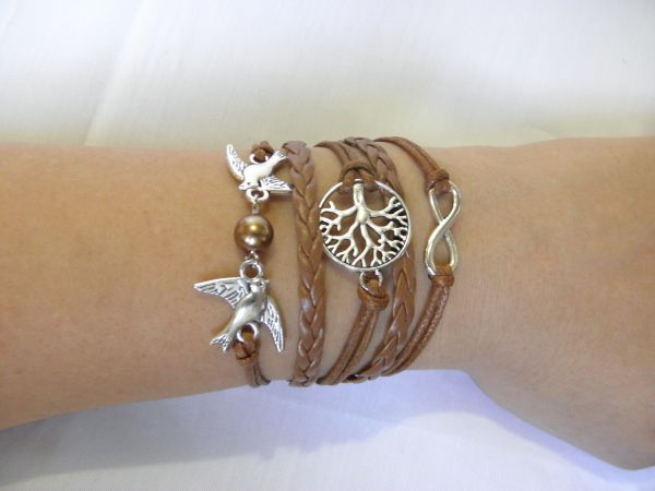 Pulseira de couro com pingente