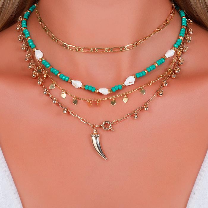 Colar Choker Folheado Ouro 18K Miçangas Turquesa e Pequenas Conchas