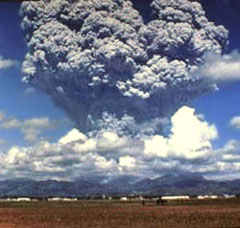 Vulc&atilde;o Pinatubo em erup&ccedil;&atilde;o