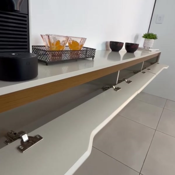 Rack Suspenso Slim Curvo 220cm para TV Até 70” Moderno Luxo com Portas Basculantes Branco Cedro - Olivar Móveis