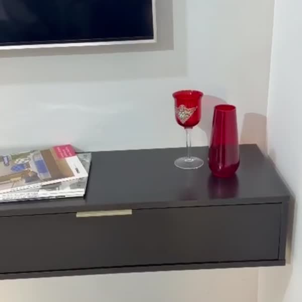 Painel Italy Ripado P/Tvs Até 65 Polegadas 205cm TV na Parede Nicho C/Portas Basculante Cedro/Preto - Olivar Móveis