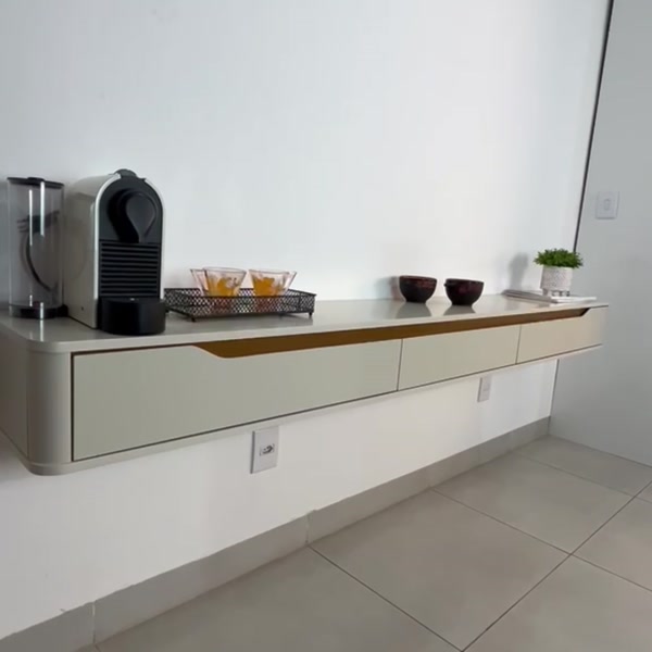 Rack Suspenso Slim Curvo 220cm para TV Até 70” Moderno Luxo com Portas Basculantes Off White Cedro - Olivar Móveis