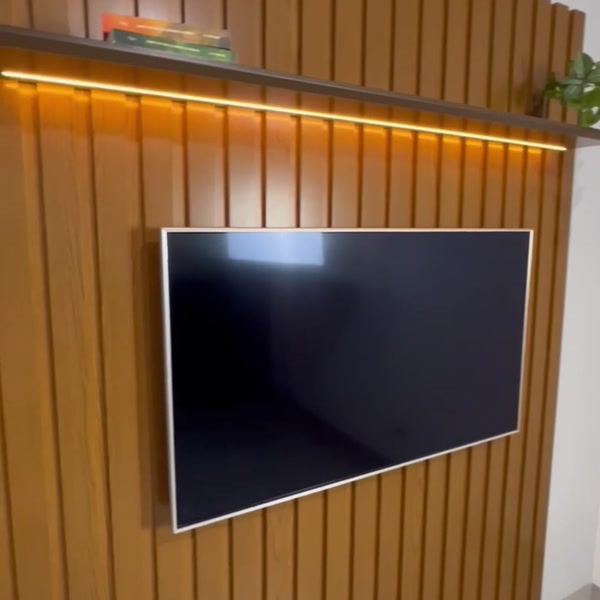 Painel Ripado com Led 177x218 P/ TV 70 Polegadas London Cedro - Olivar Móveis