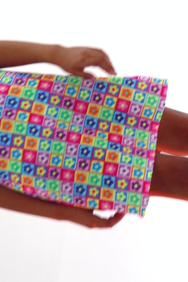 Salopete Infantil Feminina Brincando com As Cores