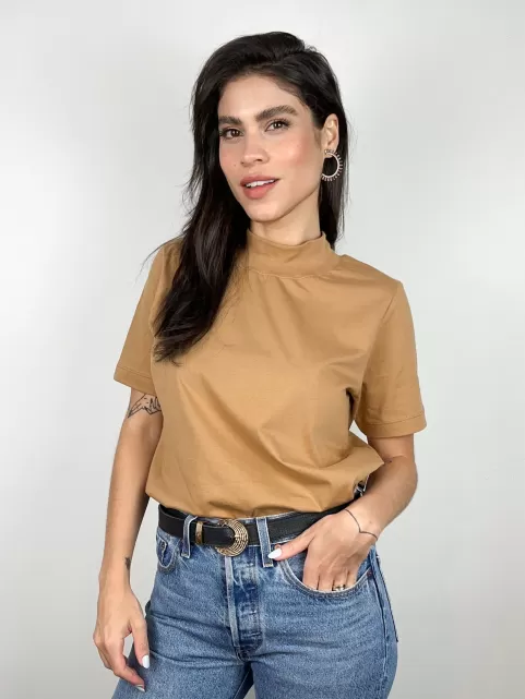 Blusa Feminina Algodão Gola Alta e Manga Curta Camelo Gisele