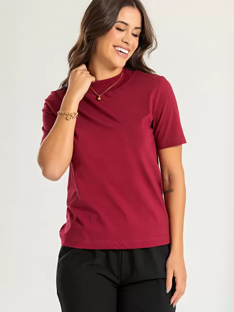 Blusa Feminina Algodão Gola Alta e Manga Curta Gisele Vinho Hibisco