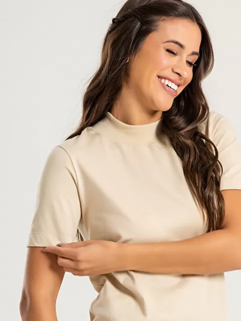 Blusa Feminina Algodão Gola Alta e Manga Curta Gisele Bege Amêndoa