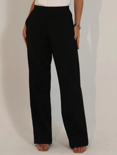 Calça Reta Feminina de Malha Ester com Bolso Faca e Cós Elástico