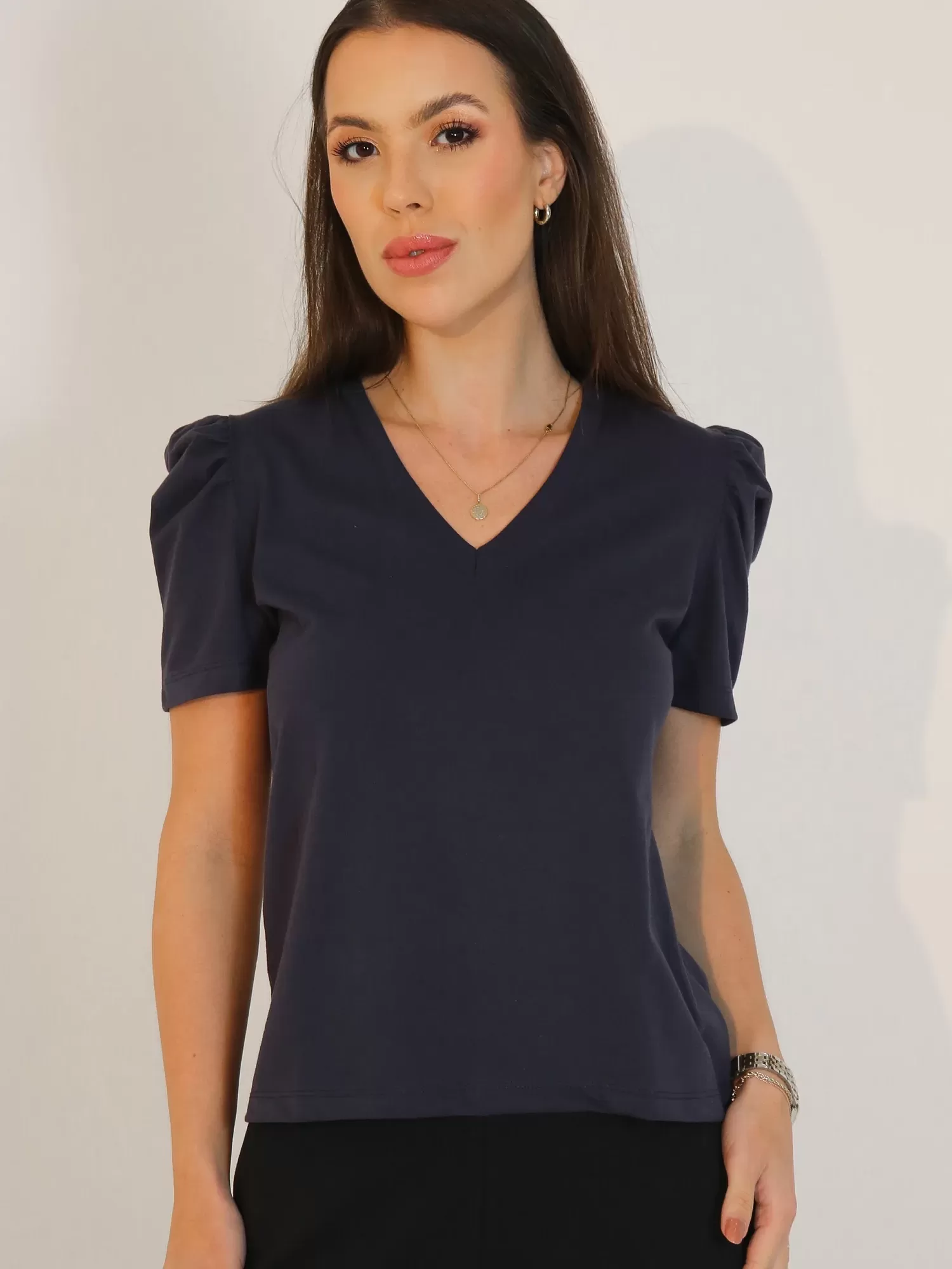 Blusa Feminina de Algodão Manga Bufante Decote V Alice Marinho Blusa Feminina de Algodão Manga Bufante Decote V Alice Marinho