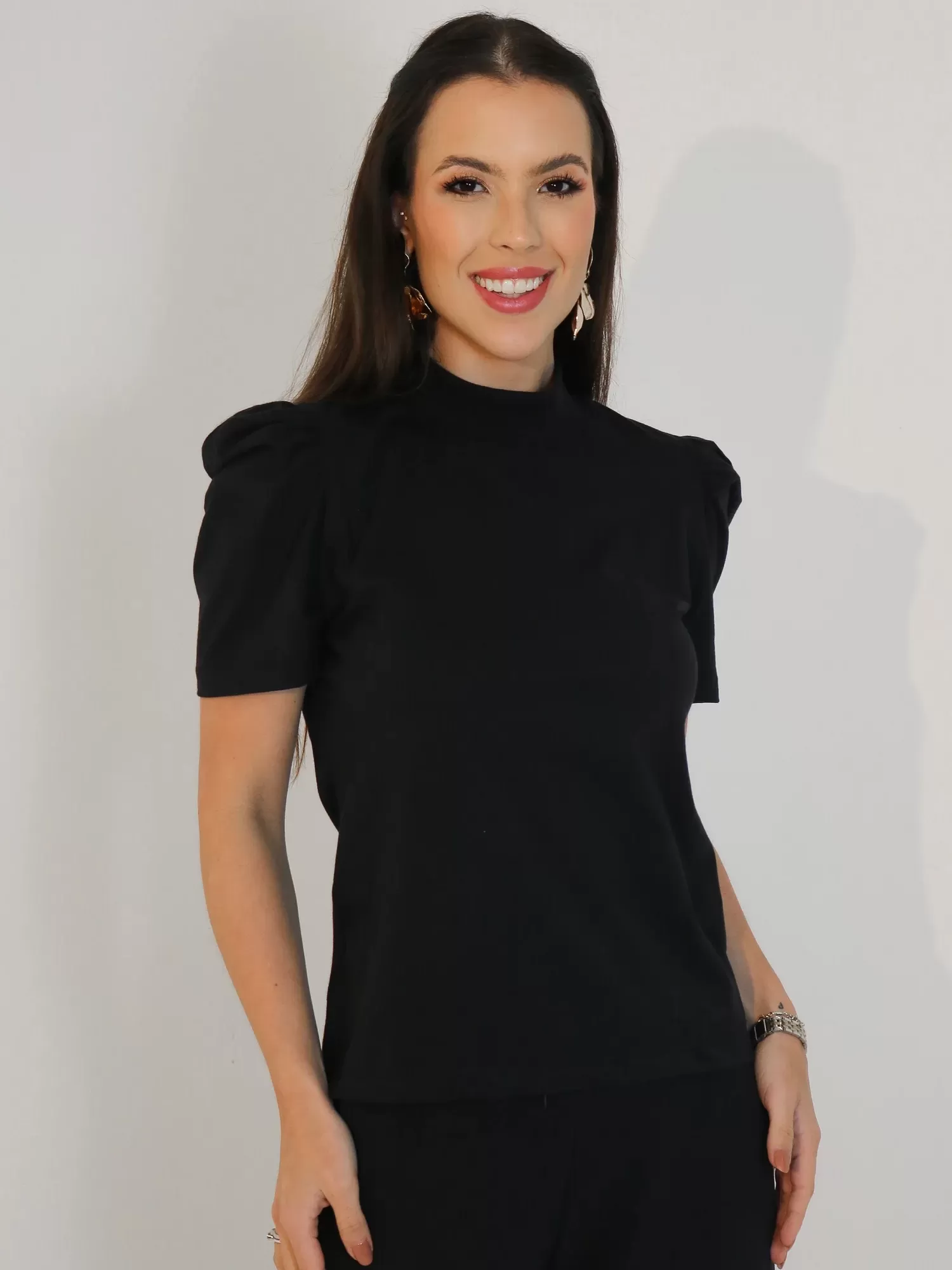 Blusa Feminina de Algodão Manga Bufante Gola Alta Lorena Preto Blusa Feminina de Algodão Manga Bufante Gola Alta Lorena Preto