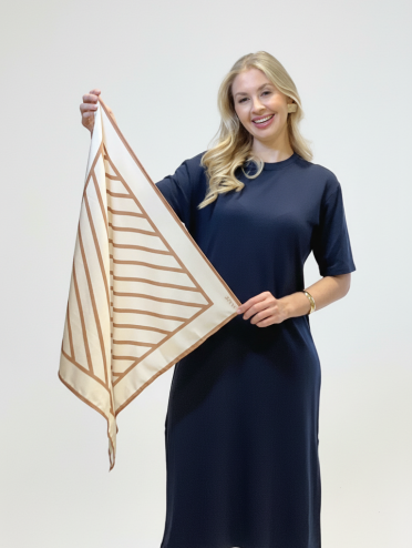 Lenço Quadrado Acetinado Estampa Listras Camelo