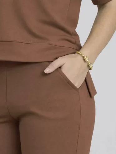 Conjunto em Molecotton de Viscose Premium com Calça Flare e Blusa Alongada Maitê Marrom Cacau