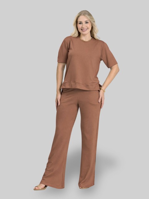 Conjunto em Molecotton de Viscose Premium com Calça Flare e Blusa Alongada Maitê Marrom Cacau