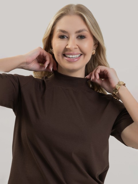 Blusa Feminina de Algodão Gola Alta e Manga Curta Gisele Marrom Café
