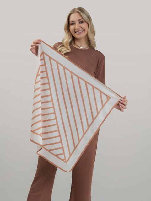 Lenço Quadrado Acetinado Estampa Listras Camelo