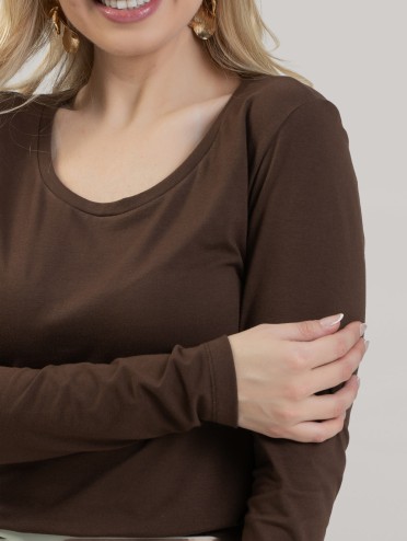 Blusa Feminina em Cotton Premium Decote U com Manga Longa Lisa Lia Marrom Café