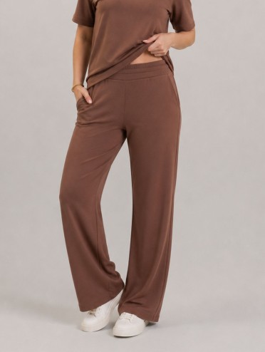 Calça Flare em Molecotton Premium com Bolso Faca e Cós Elástico Marrom Cacau