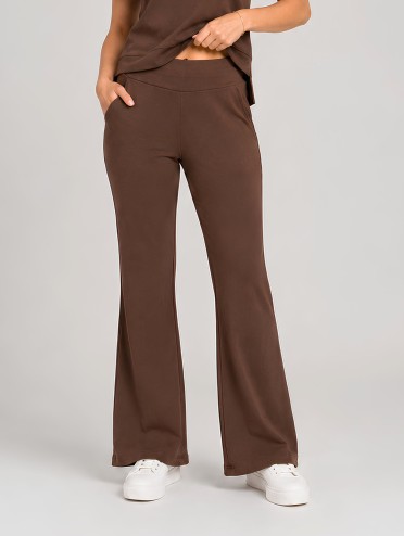 Calça Flare em Molecotton Premium com Bolso Faca e Cós Elástico Marrom Café