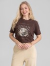 Camiseta Feminina Algodão Premium Estampada Morning Club Marrom Café