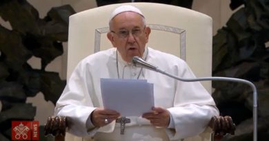 Papa: “Pai Nosso” convida à aproximação com Deus com confiança filial Papa: “Pai Nosso” convida à aproximação com Deus com confiança filial
