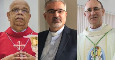 Três novos arcebispos brasileiros vão receber o pálio das mãos do Papa Três novos arcebispos brasileiros vão receber o pálio das mãos do Papa
