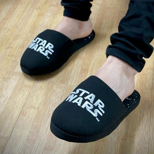 Chinelo Pantufa De Quarto Disney Star Wars Tamanho:GG	41	43	44;Cor:Preto